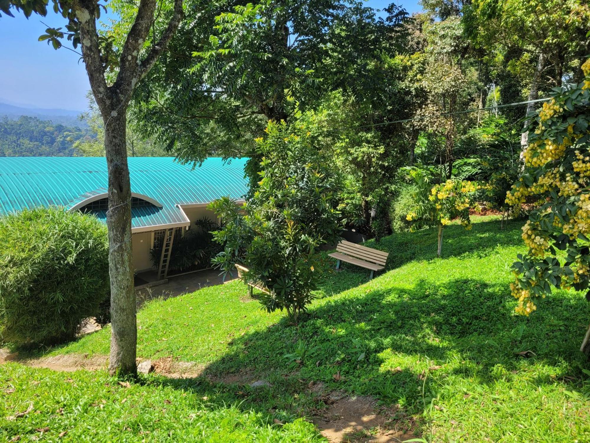 Windale Resorts Pooppara 外观 照片
